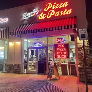 the outside of a restaurant