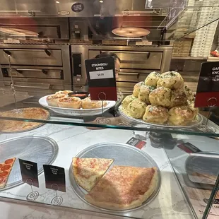 Stromboli bites and garlic knots.
