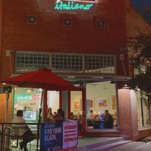 the outside of a restaurant