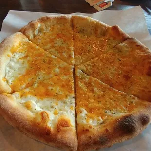 Full Moon brick oven pizza - white sauce w 4 cheeses
