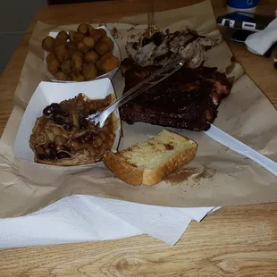 Ribs and pulled pork platter