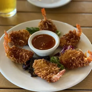 fried shrimp with dipping sauce