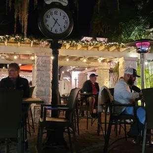 Street-side seating at Back Porch Pizza