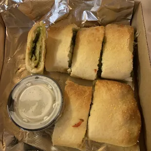 Pesto cheese rolls