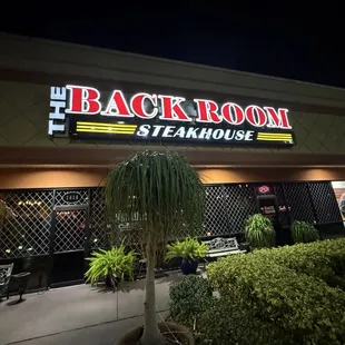 Cross between fine dining and sports bar. Cool place!