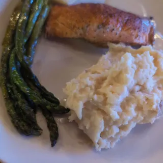 Steamed asparagus spears