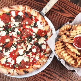 Make-Your-Own Pizza (goat cheese), Waffle fries