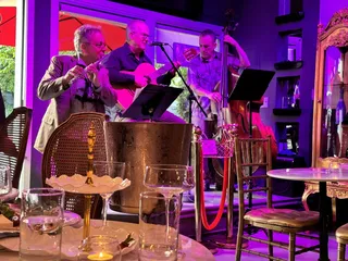 Le Coupe Champagne and Wine Bar