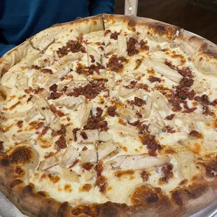 Large Chicken Alfredo Pizza