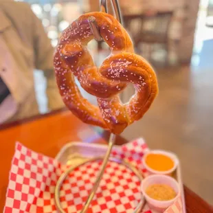 Pretzel - bomb