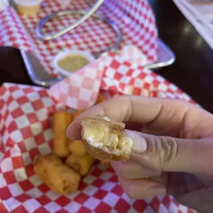 Smoked gouda mac &amp; cheese bites