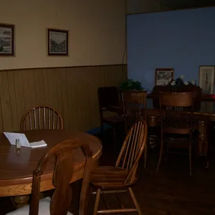 Ecclectic homey mix of table and chairs.