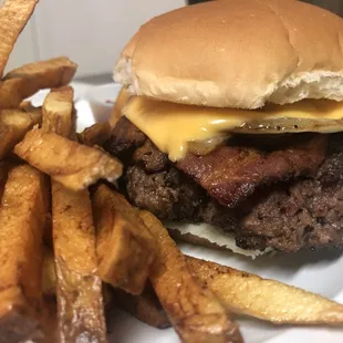 Bacon Cheeseburger with Home Fries