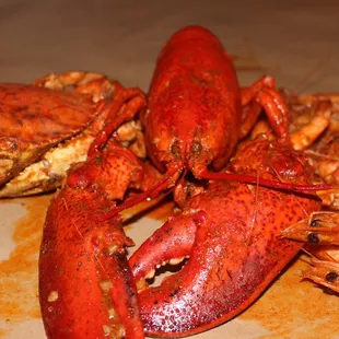 IG: EatwithSie | Dungeness Crab Whole, Lobster Whole, Shrimp