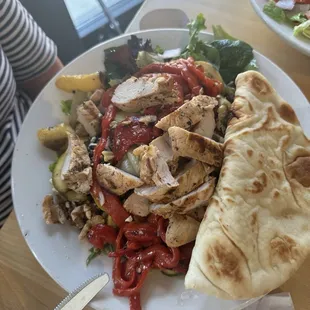 greek salad with chicken