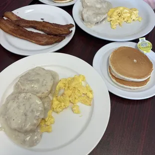 This is 1 order of biscuit &amp;gravy split in two