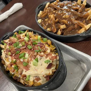 Full Classic Poutine