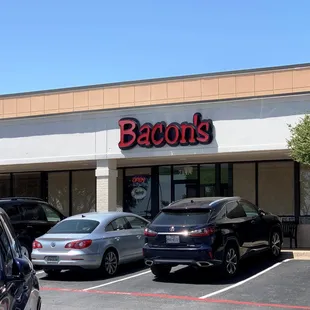 Bacon&apos;s Bistro &amp; Cafe