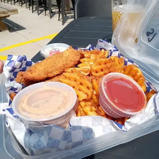 5 tender basket with waffle fries
