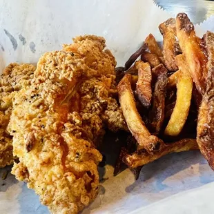 chicken wings and fried chicken, bbq chicken, fried chicken wings, chicken, bbq wings, chicken wings, fried chicken, poultry, food