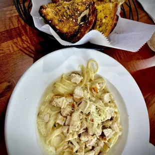 Chicken Fettuccine Alfredo Lunch Special