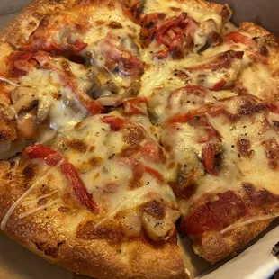 Mushroom and red pepper pizza