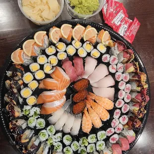 Sushi and roll party plate