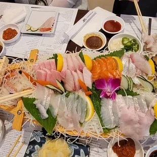 Sashimi specials &amp; side dishes