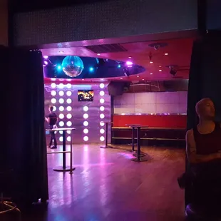 look at this gorgeous boy! he's all alone too for the moment!