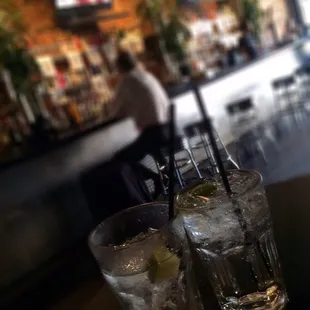 Two for one dranks till 10:30 pm! $7.50 for two Tanqueray tonics. NO top shelf liquor available. :(
