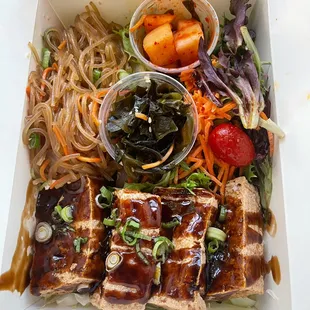 Crispy tofu with plum sauce, glass noodles, radish kimchi and seaweed salad #vegan