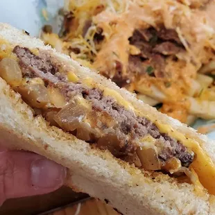 Patty melt 5* definitely dip in birria sauce!