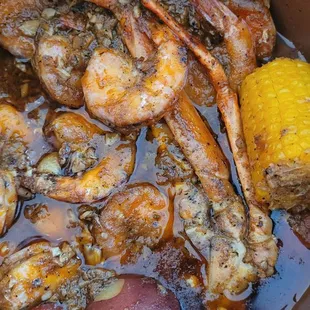 Crab,shrimp, potatoes, and corn.