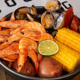 shrimp, corn, potatoes, and corn on a plate