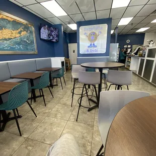 indoor seating (outdoor also available)