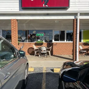 the outside of a restaurant
