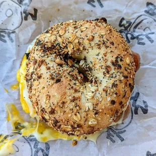 The OG Nick (Everything Bagel, Sausage, Over Easy Egg, White American Cheese) | Instagram: @telephonesmoothie