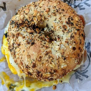 The OG Nick (Everything Bagel, Sausage, Over Easy Egg, White American Cheese) | Instagram: @telephonesmoothie