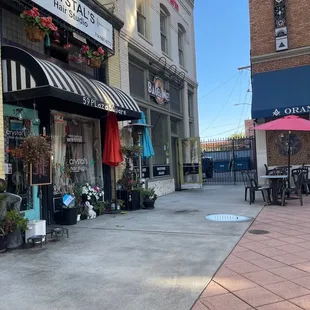 the outside of a restaurant