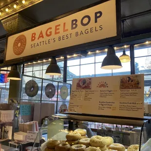 a display of bagels in a bakery