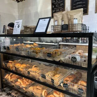 a display case of bagels in a bakery