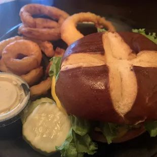 Bags Original Burger with onion rings