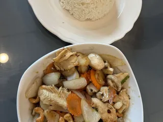Yoyar Thai & Sushi