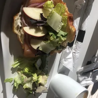 SMOKED SALMON CROISSANT