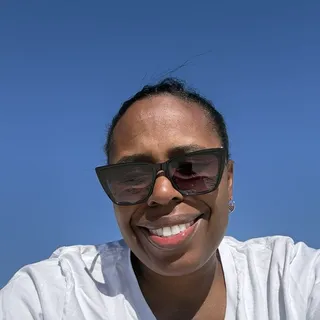 Teynae R.