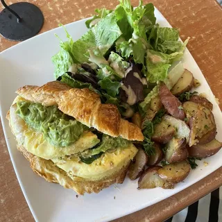 CHIPOTLE AVOCADO CROISSANT OMELET