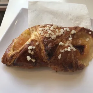 APRICOT CROISSANT