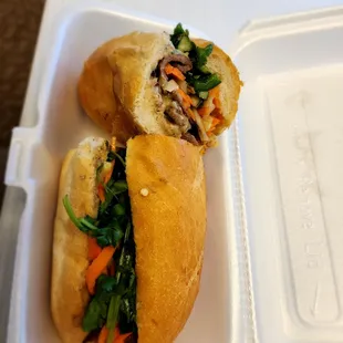 Bbq pork banh mi