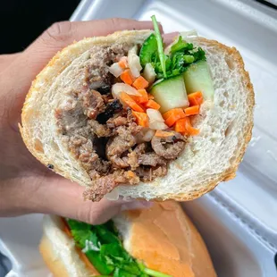 Banh mi thit nuong (grilled pork)