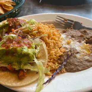 Chicken taco plate.